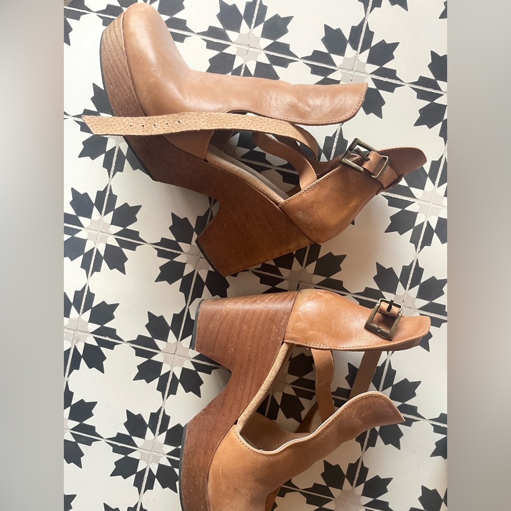 SIZE 39 FREE PEOPLE LEATHER HEELS
